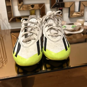 Hej - Fotbollsskor med storlek 37 adidas sköna billig kommer nytvättad 