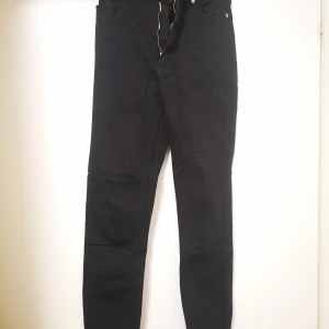 Byxor r jeans svarta - Aldrig använda, från h&m i xs