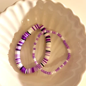 Witches mystery pack!💜🧙 - Här är ett super SCARY lila kit som passar alla💜 Mycket elastisk tråd! Om armbandet är för litet/stort kan ni skicka tillbaka och jag gör om!🦦🧡