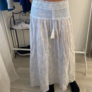 Kjol  - Bra skick! Använt 5ggr 