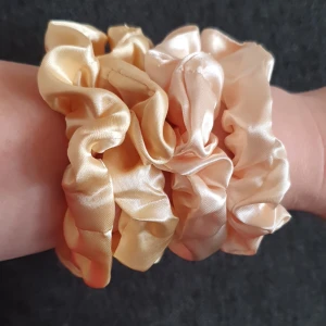 4st scrunchie, Ny Oanvända  - 4st scrunchie, Ny Oanvända 