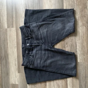Jack jones jeans - Säljer nu dessa Jeans nästan helt oanvända skicka 10/10 storlek 30-30 i slim