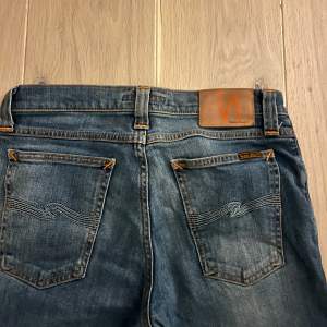 Nudie jeans i nyskick utan defekter, W29 L32 Nypris runt 1399