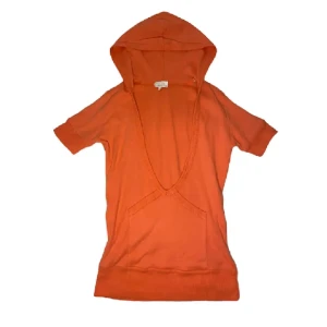 Orange tunnare hoddie  - Säljer denna unika hoddien som jag köpt här på plick. Säljer den vidare då den inte passade mig. Svårt att få med den verkliga färgen på bild. Kan skicka fler bilder på tröjan om så önskas. 