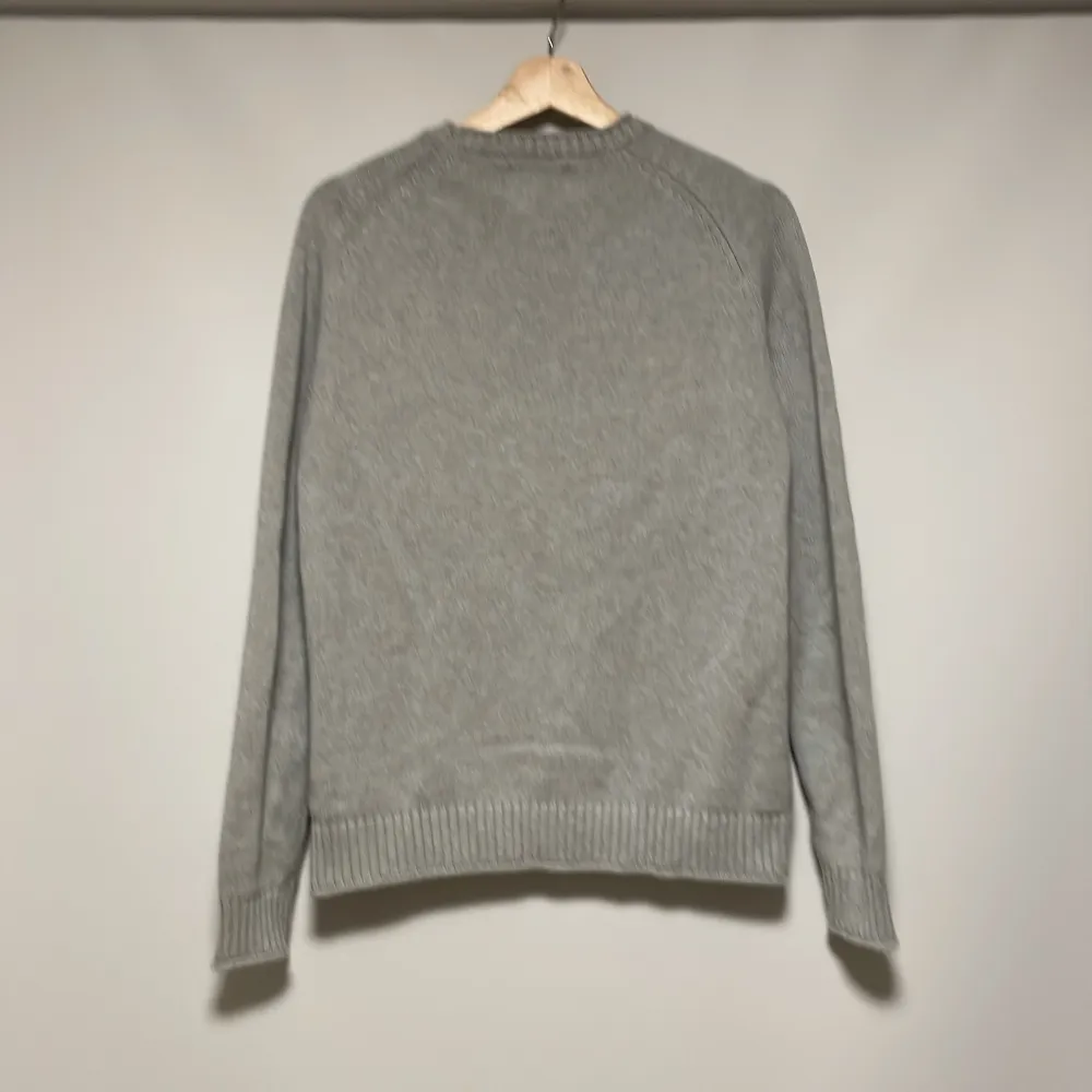 Morris Cooper Oneck sweater Small slim fit // bra använt skick utan tydliga defekter // mått- Längd: 64 cm. Pit To Pit: 50 cm. Ärmar: ca 60 cm. Höfter: 41 cm. // Fråga gärna vid funderingar . Stickat.