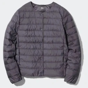 Uniqlo jacka - Jättefin jacka från uniqlo som jag inte använder. Använd några gånger men i väldigt bra skick🥰 andra bilden är lånad kom privat för egna bilder 🥰