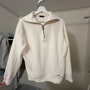 Massimo Dutti tröja S Creme - Använd 1-2 gånger, nypris 699kr