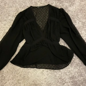 Zara blus  - Storlek S! Säljer pga att den inte kommer till användning 