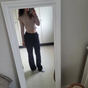 Beige tröja - En nästan oanvänd beige tröja från lager 157 som aldrig kommit till användning, utan bara hängt i garderoben. Inga tecken på användning eller slitage.🙌