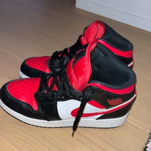 Jordan 1 - Creasing