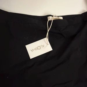 Alobha label kjol  - Helt ny kjol beställde två storlekar så säljer denna 