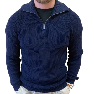 Massimo Dutti Half zip - En snygg Massimo Dutti half zip.  Storlek M men passar också L. Mycket bra skick, 9/10. Nypris 700kr.