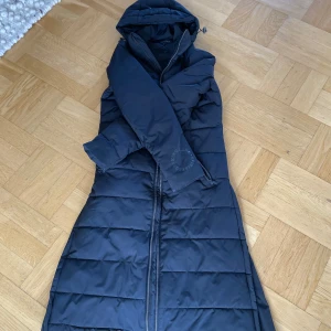 Kingsland jacka  - Kingsland jacka till salu ord pris 4000kr mitt pris: 2500kr inga defekter använd runt 3 gånger: diskuter bart pris!💗 jag är 160 men passar dom som är 155 till 170 kan skicka bild på när en person som är 155 har på sig den och när en person som är 170