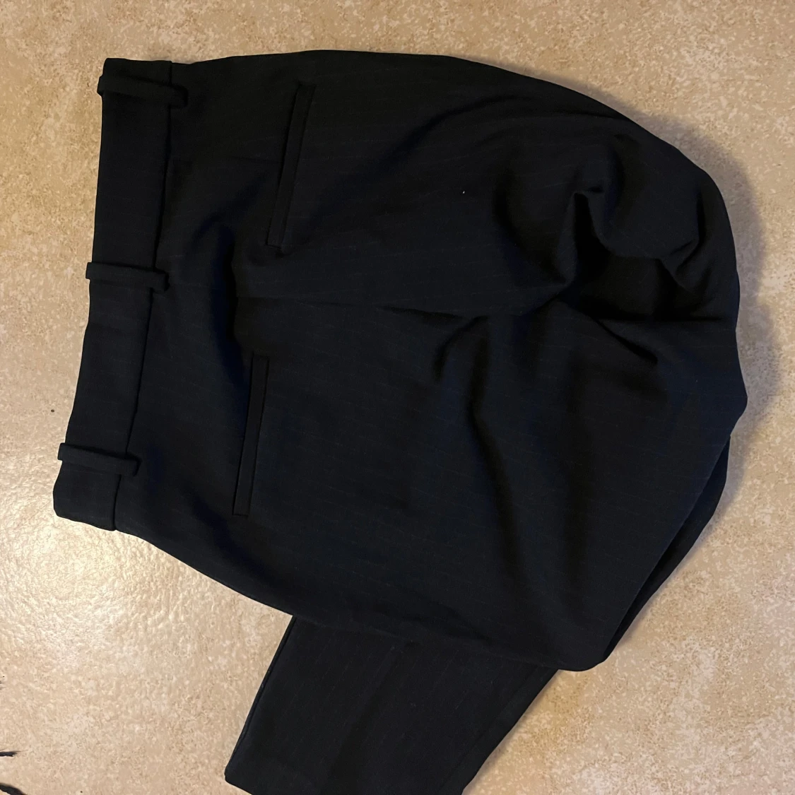 Svarta kostymbyxor från H&M - 90