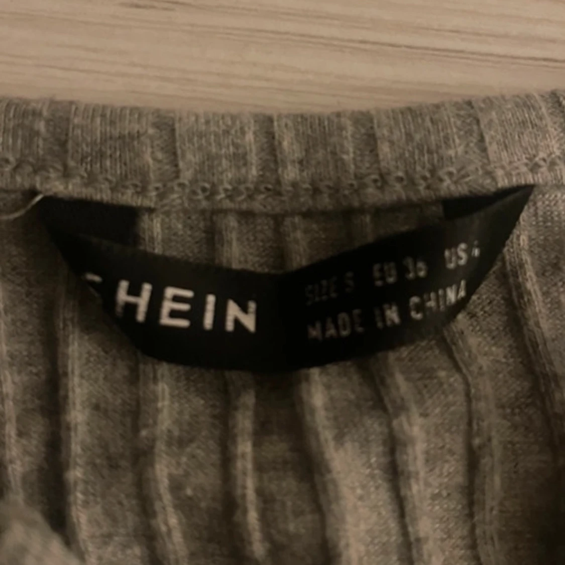 Grå ribbad topp från Shein - 91