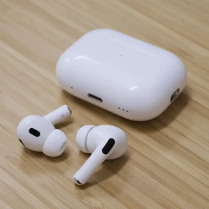 Earpods Pro Gen 2 - Perfekt för dig som inte gillar när trådarna är i vägen när du vill lyssna på musik. Är i nytt skick och funkar perfekt. Pris kan diskuteras 
