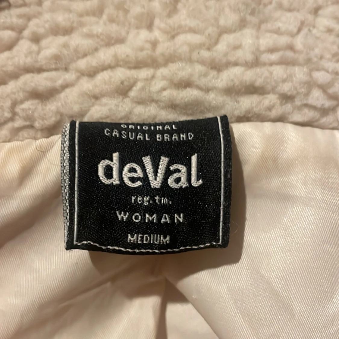 Beige teddyjacka från deVal - 90