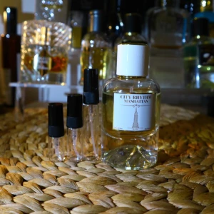 City Rhythm Manhattan - En manlig doft med noter av te och tobak(svårt att få tag på i Sverige) sample 2ml=120kr fler storleks alternativ finns i min profil