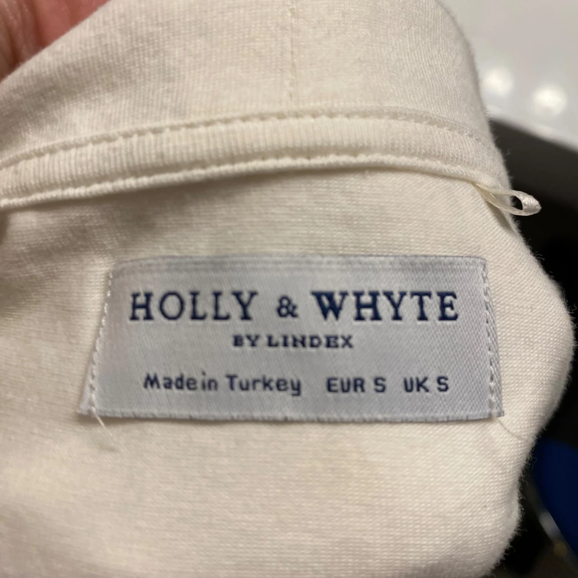 Vit offshoulder topp från Holly & Whyte - 92