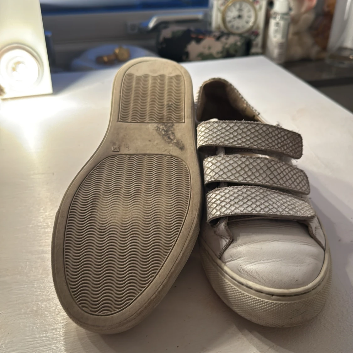 Skit snygg vita sneakers med ormskinnsmönster - 92