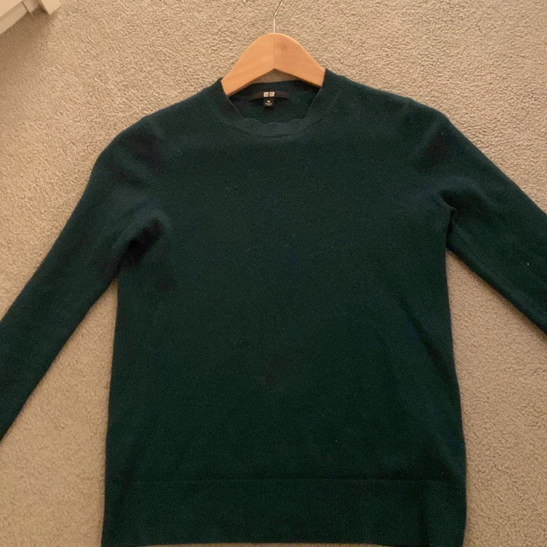 Mörkgrön kashmirtröja från Uniqlo - 90