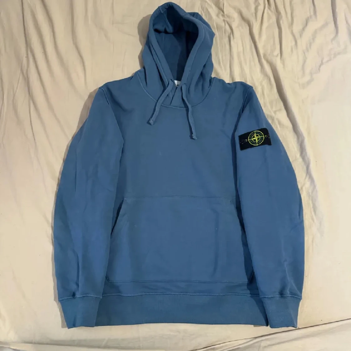 Blå hoodie från Stone Island
