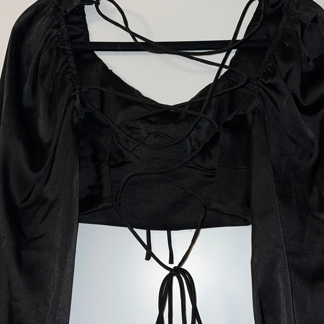 Svart långärmad topp från Kiss The Sky - 90