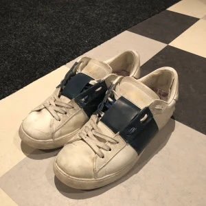 Valentino open  - Säljer mina valentino skor då dom inte används på grund av att dom är för små, billigare vid snabb affär. 