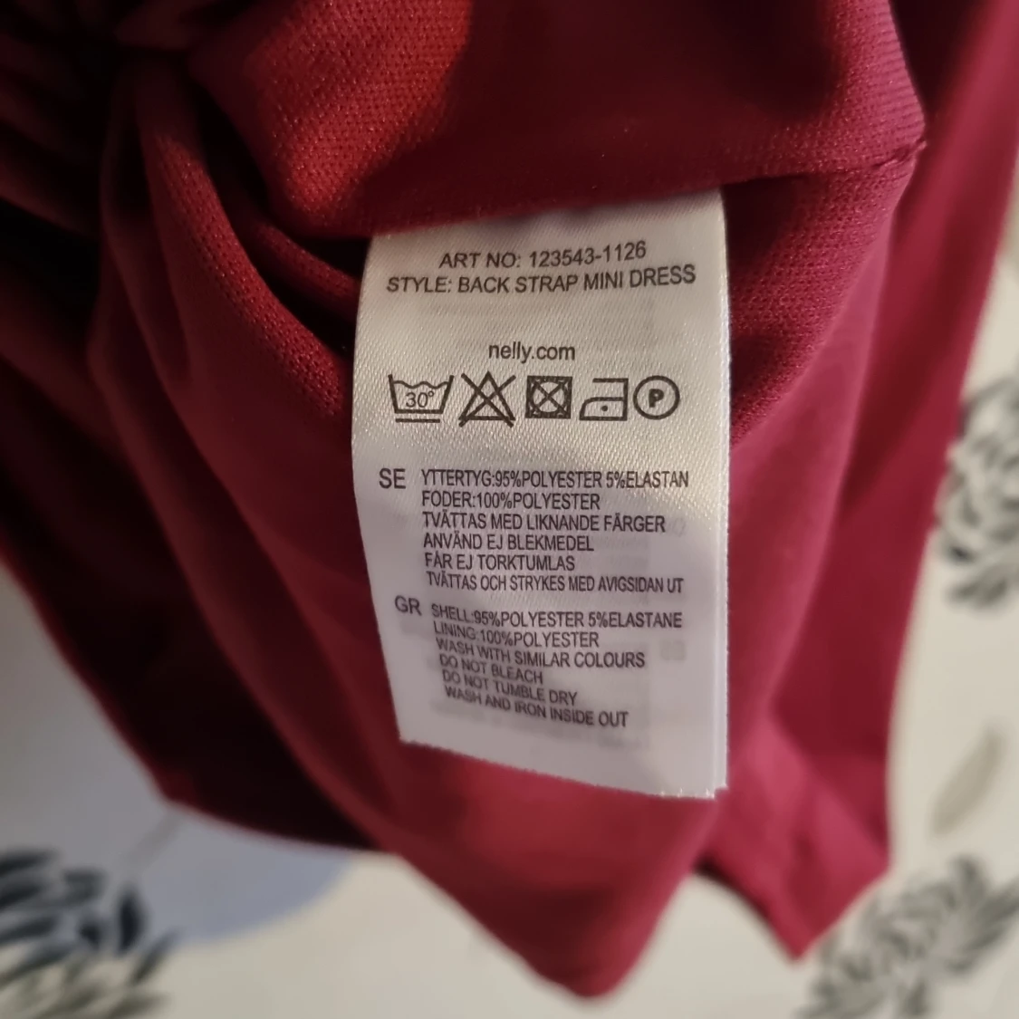 Vinröd klänning från NLY One, Strl: S/36, fest jul - 93