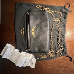 Helt ny Zadig väska! - Säljer nu min helt oanvända Zadig Voltaire Rock grained Leather - svart! Nypris 3900kr! Pris kan diskuteras vid snabb affär!🫶❤️