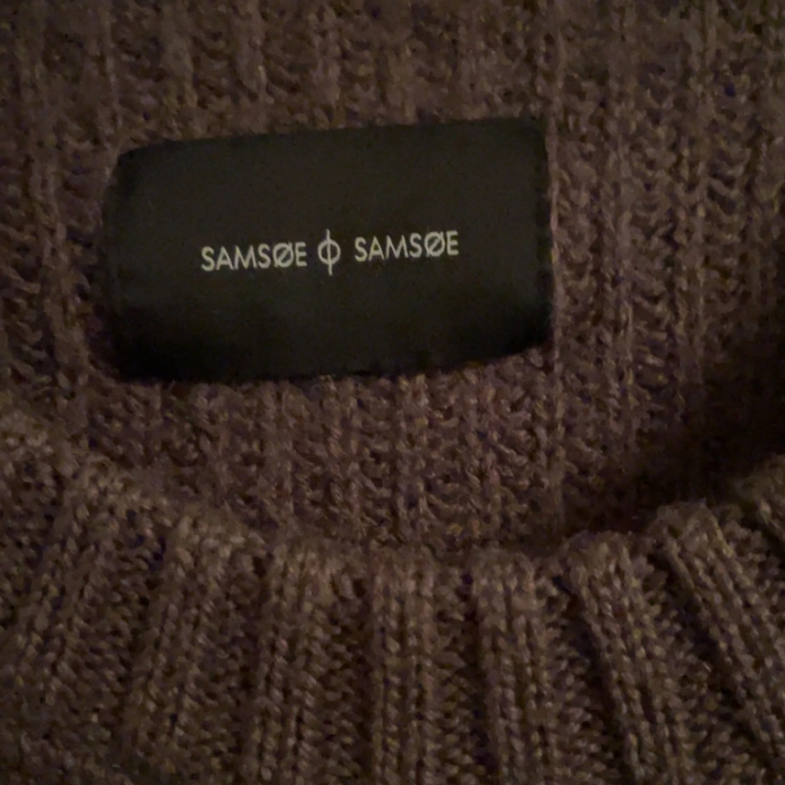 Mörk grön stickad tröja från Samsøe Samsøe - 90