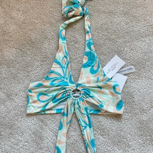 Topp 40 - Storlek 40 från NA-KD Oanvänd pris 99kr