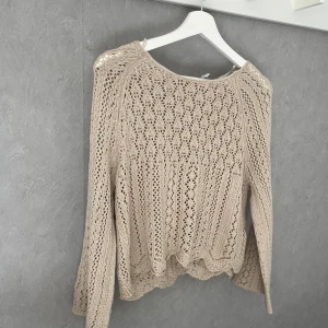 Beige tröja  - Bra skick då den knappt är använd 