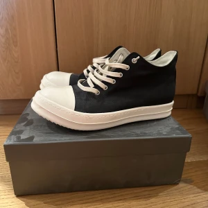 rick owens  - ett par ramones som är 1/1 replika storlek 44