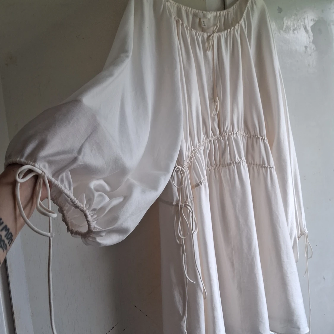 Vit långärmad klänning - 90