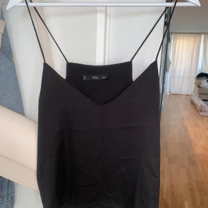 Svart Linne - Svart linne från mango  Aldrig använt så i nyskick  Storlek S 