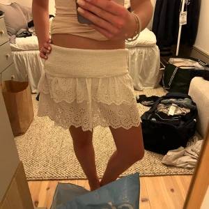 Volang kjol - Vit volang kjol❤️så fin till sommaren