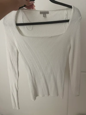 Ribbad långärmad tröja - Tröja från hm, aldrig använd💞Pris går att diskuteras