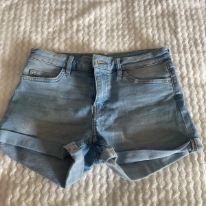 Jeans shorts  - Ljusblåa jeans shorts i nyskick från hm