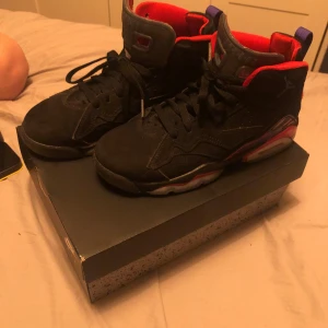 Jordan mvp  - Säljer mina Jordan mvp i storlek 38 i väldigt fint skick endast använda 3 gånger ,skickar med ett kit   The ultimate sneaker cleaning wipes och impregnering 