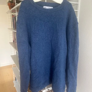 Blå cashmere/ull tröja - Skick 8/10 bra till vintern
