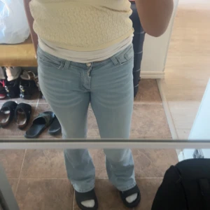Ljus blåa jeans  - Ljus blåa jeans