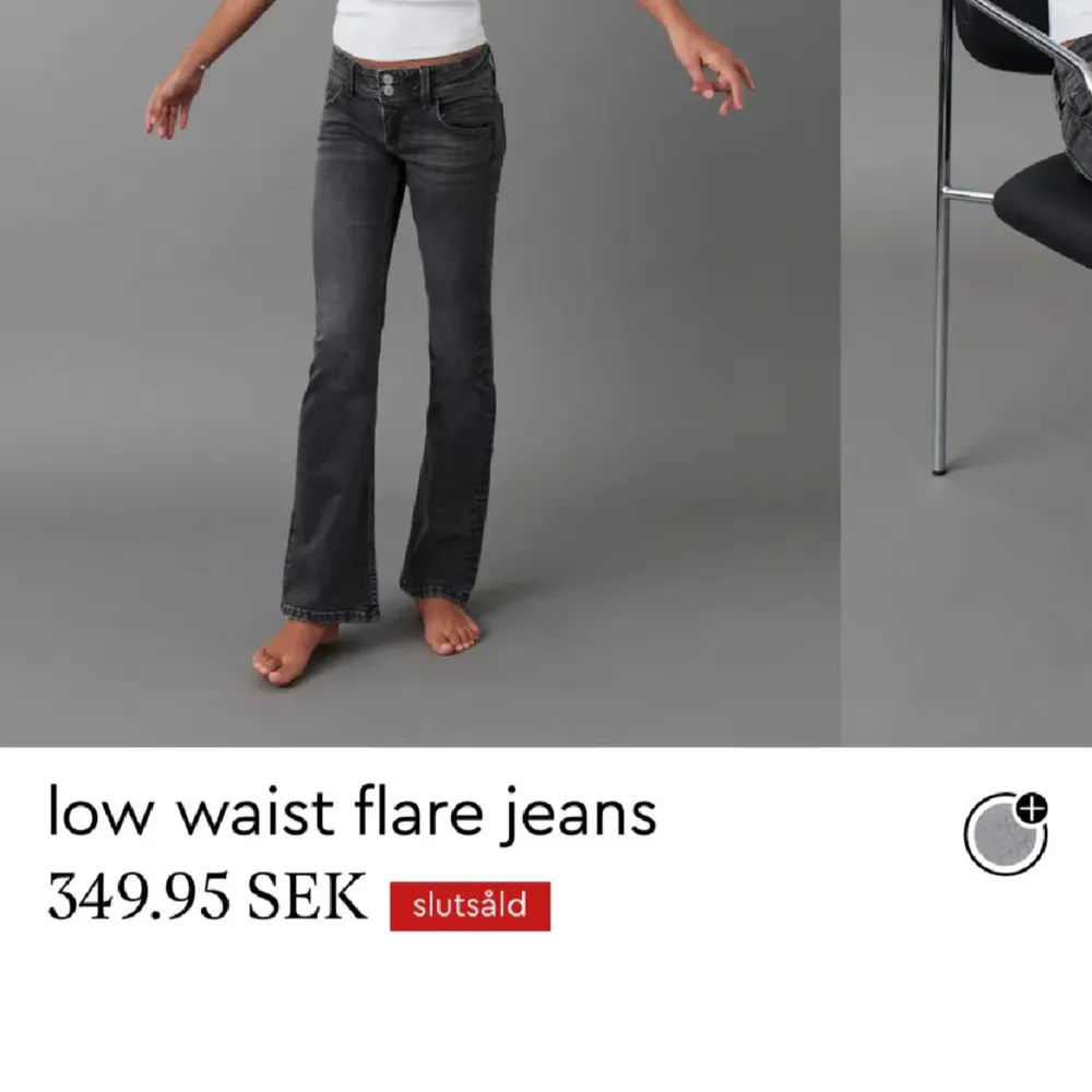 Low waist jeans från Gina Young med två knappar, säljer för dom inte kommer till användning längre💘. Jeans & Byxor.