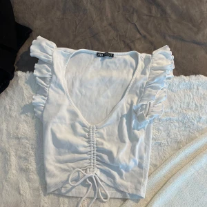 Vit linne - Fint linne från zara, justerbar i magen, fint skick, måttligt använd
