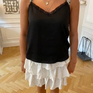 Linne - Super fint svart linne med spets 💓💓