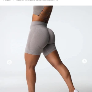 nvgtn shorts - sällan använt, kommer i bra skick!  Storlek S Färg Taupe