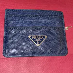 Prada cardholder, inte använd särskilt mycket.