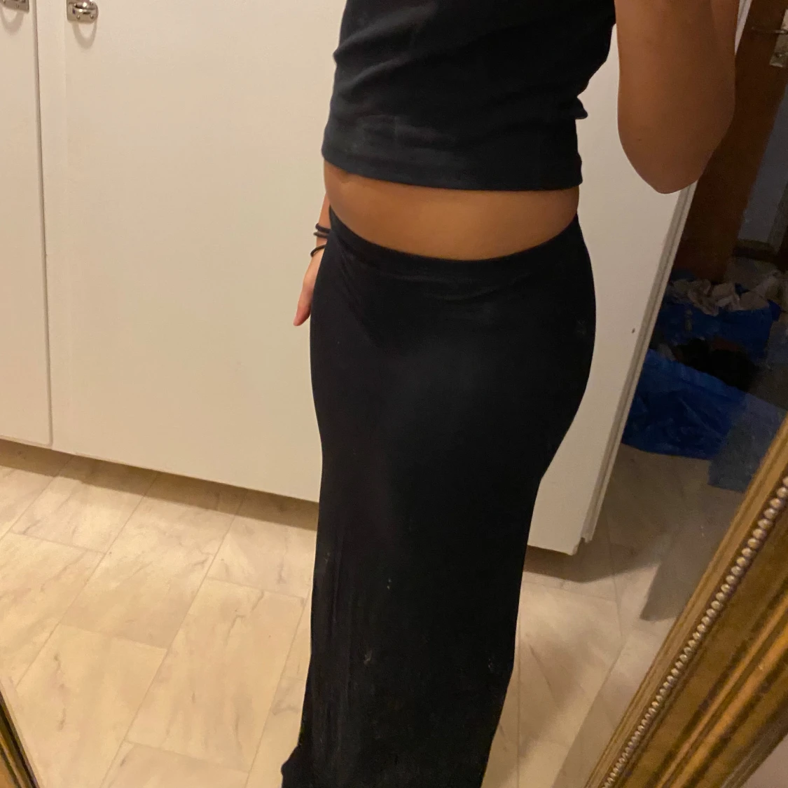 Lågmidjad långkjol.  - 92