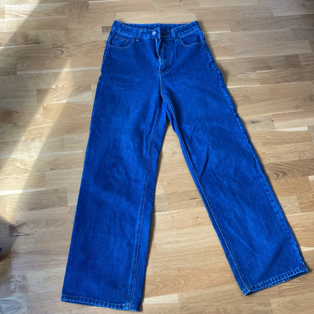 Högmidjade jeans baggy . Jeans & Byxor.