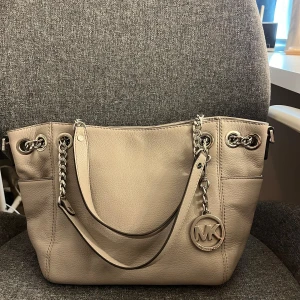 Micheal kors väska - Jättefin micheal kors väska